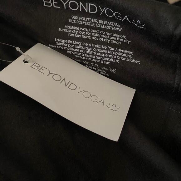 Beyond Yoga Hidden zipper Pocket for cellphone Infinity Scarf black NWTs - Picture 10 of 11